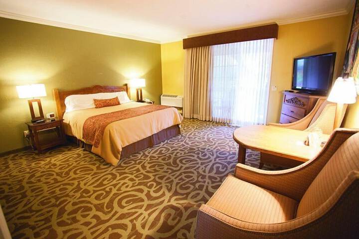 1 King Bed (1 of 13)