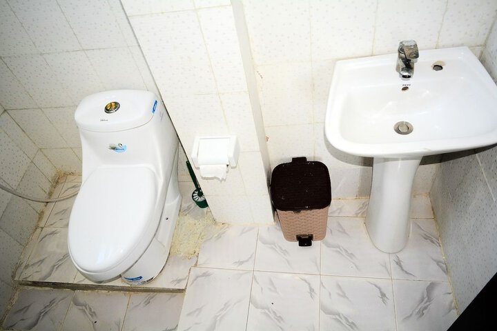 Room 6 of 10