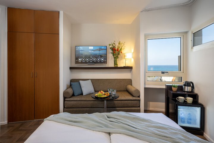 Room 25 of 64