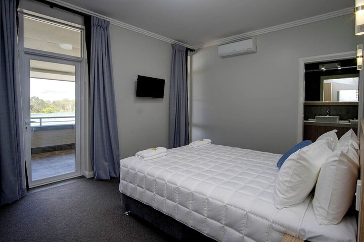 Room 17 of 38