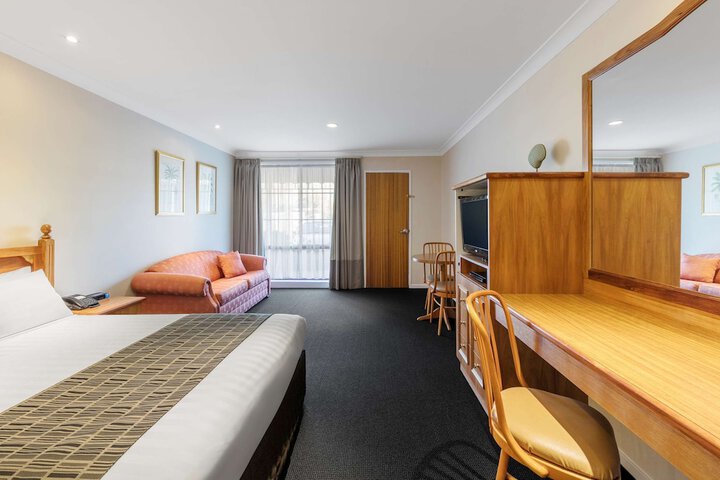 Room 10 of 38