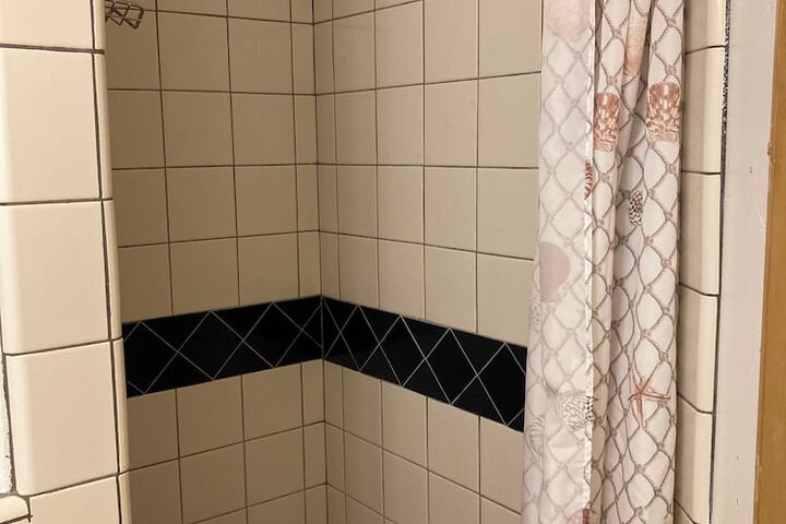 Room 52 of 79