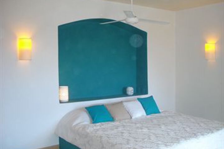 Room 10 of 32