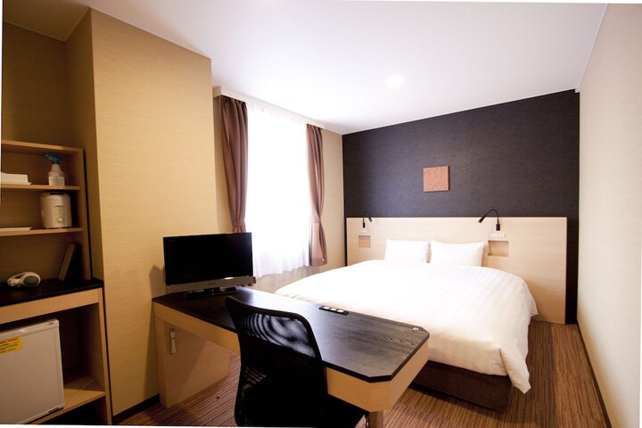 Room 8 of 35