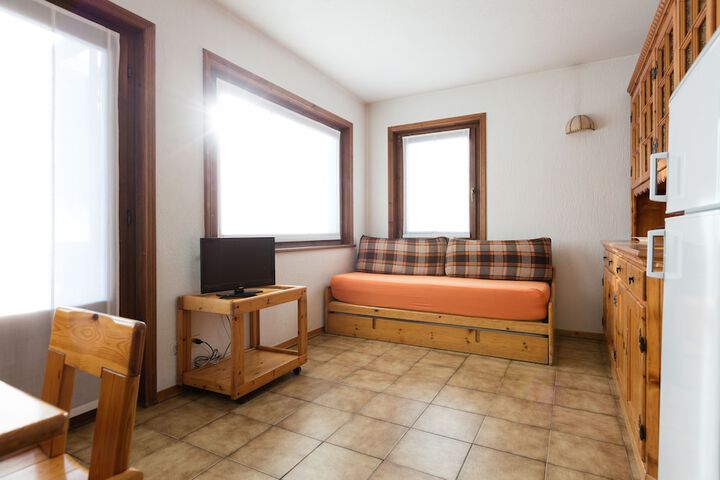Room 9 of 39