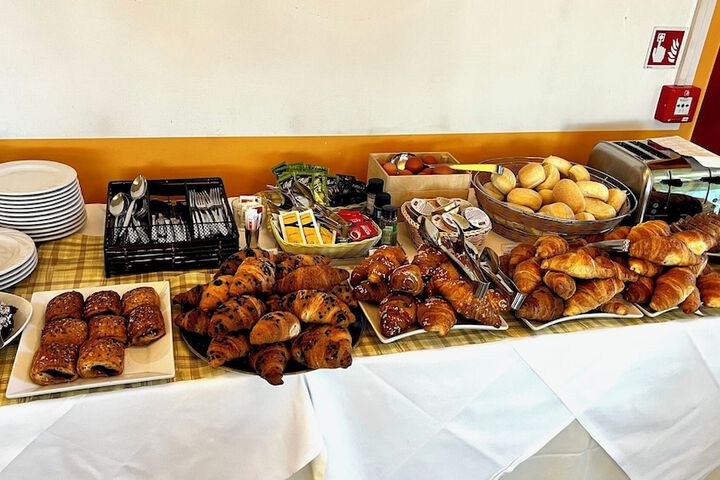Breakfast/Coffee Service 15 of 21