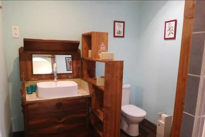 Room 10 of 13