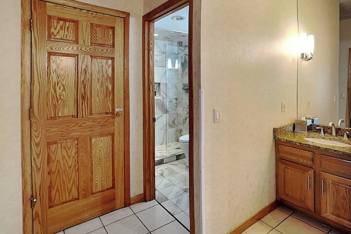 Room 849 of 893