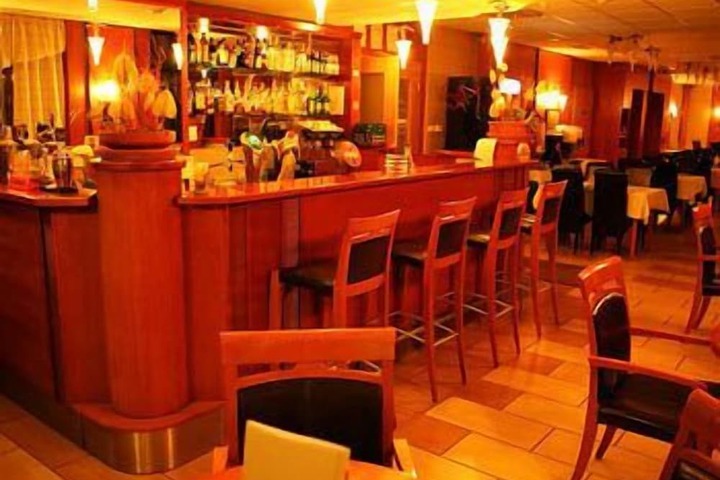 Lounge 18 of 22