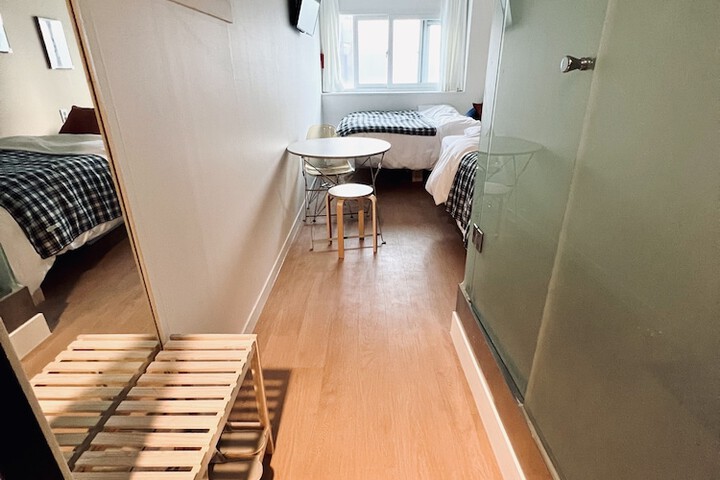 Room 4 of 73