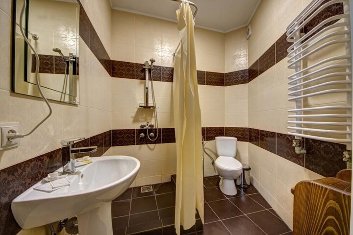 Room 42 of 48