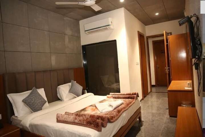 Room 2 of 23