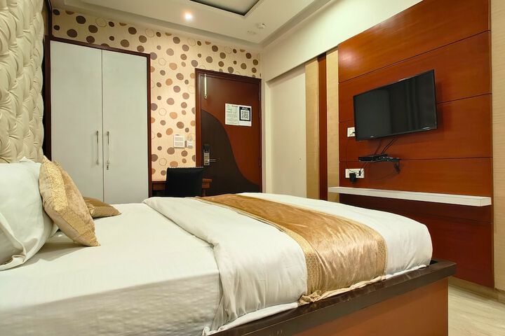Room 18 of 115