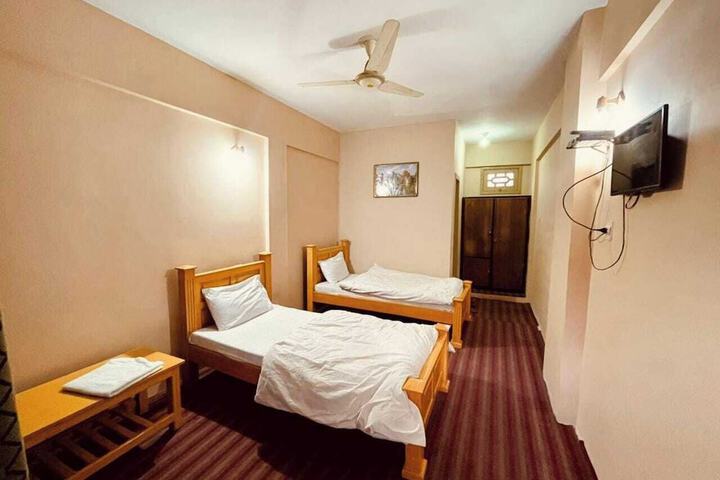 Room 4 of 25