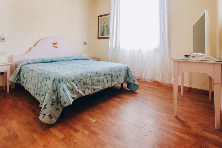 Room 25 of 94