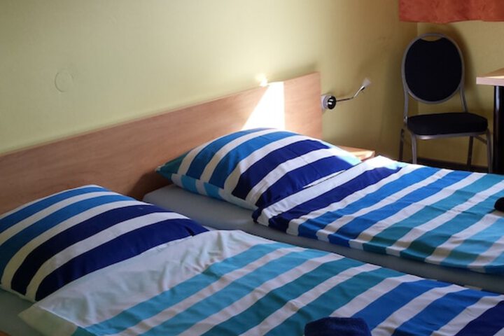 Room 14 of 38