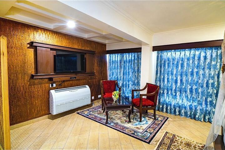 Room 7 of 44