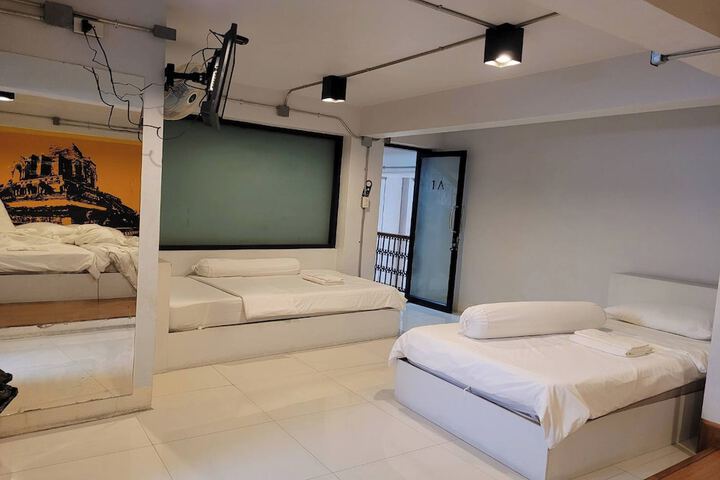 Room 40 of 77