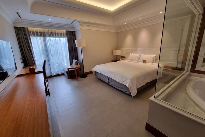 Room 21 of 100