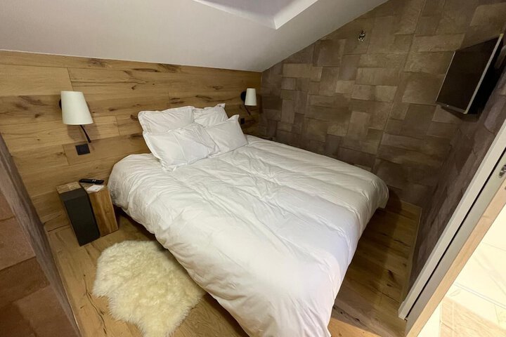 Room 18 of 99