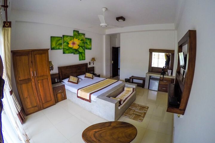 Room 7 of 25