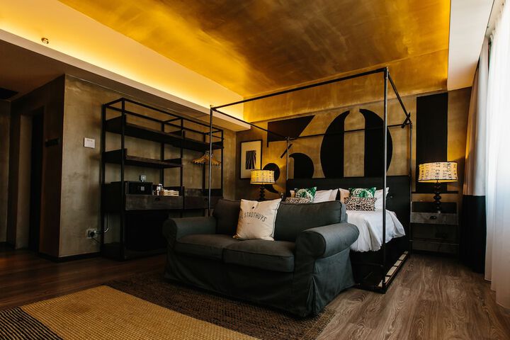 Room 9 of 47