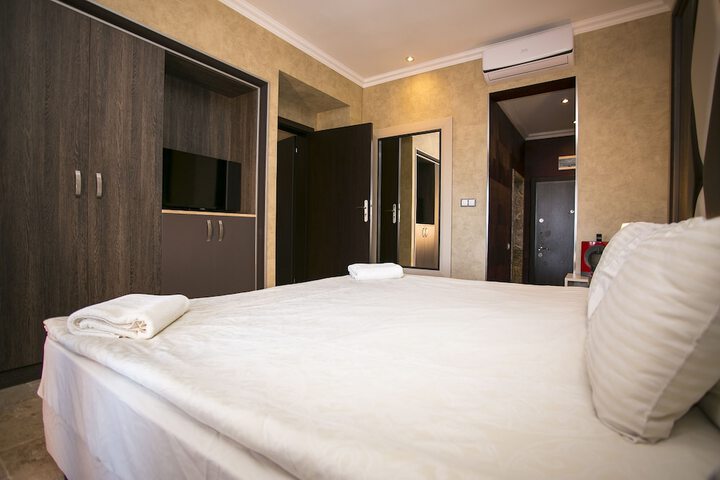 Room 9 of 116
