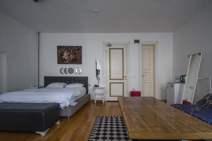Room 13 of 99