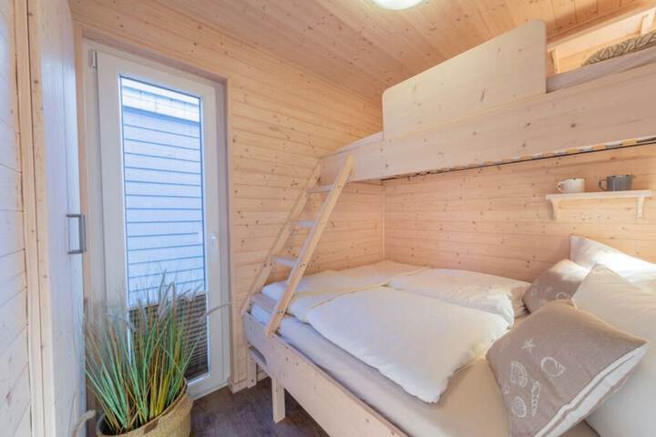 Room 2 of 18
