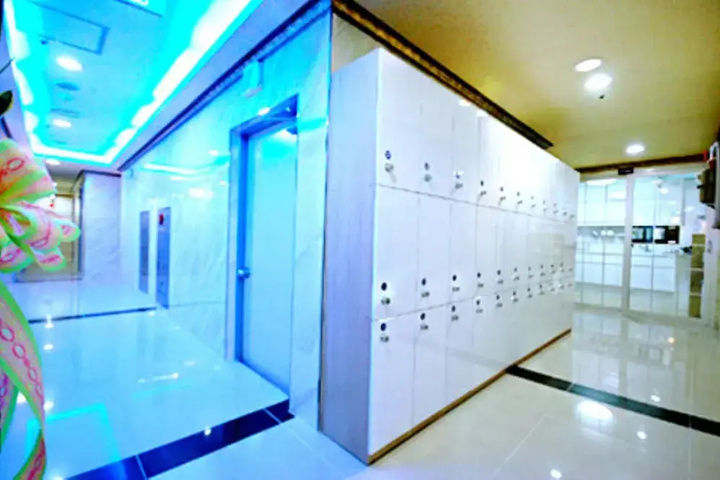 Room 8 of 11