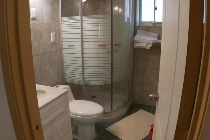 Room 6 of 10