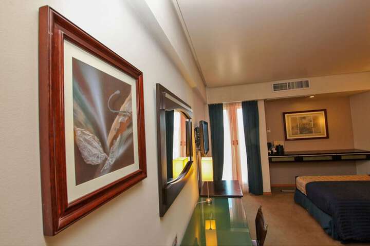 Room 6 of 18