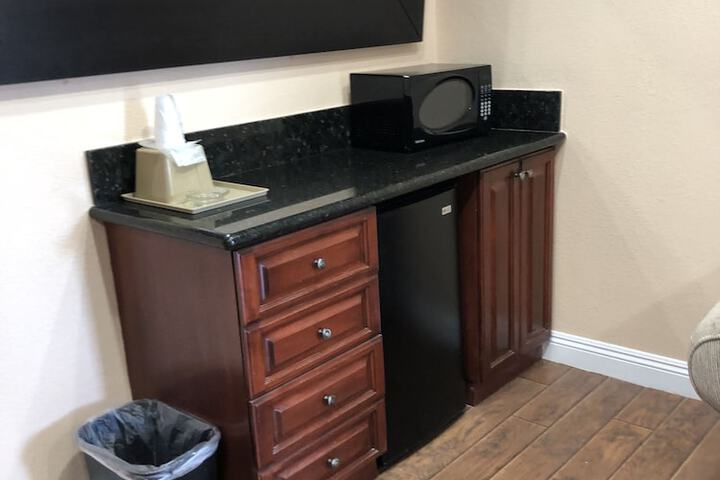 Room 9 of 16