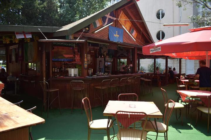 Sports bar