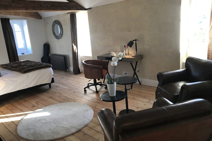 Room 35 of 83