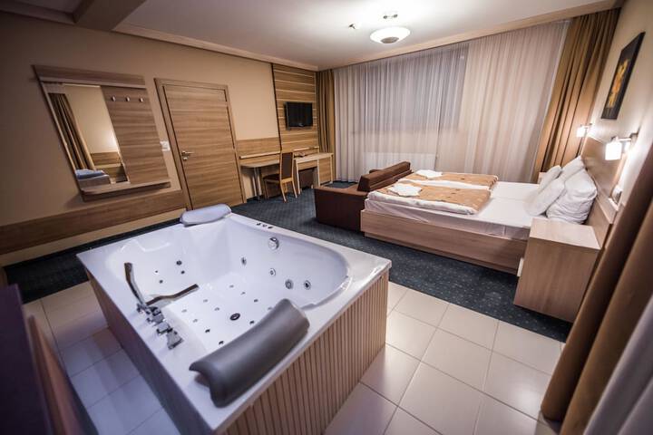 Room 8 of 39