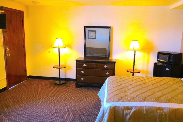 Room 4 of 36