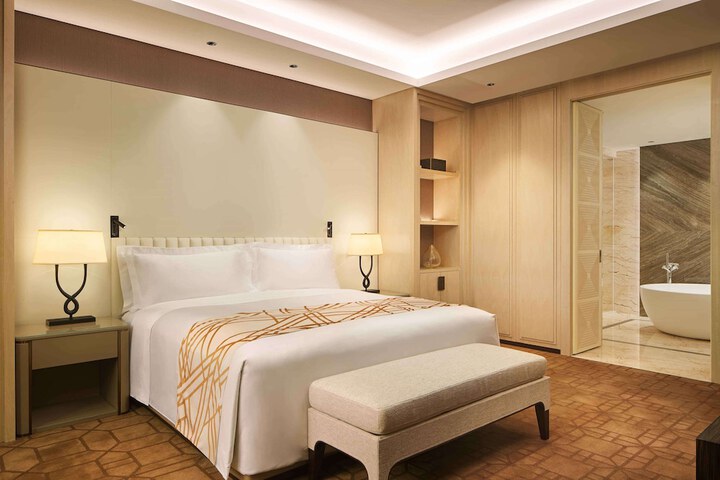Room 37 of 104