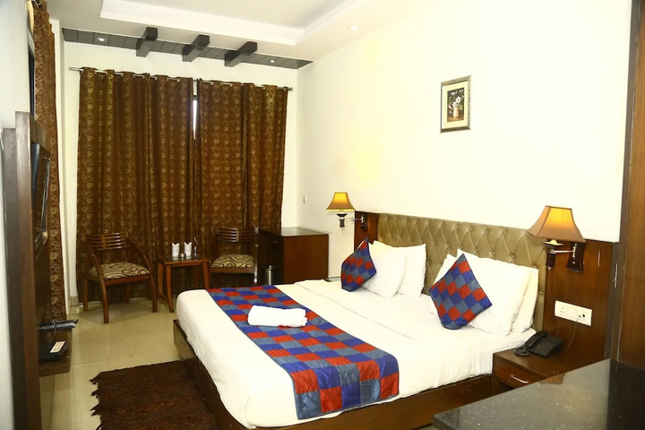 Room 3 of 16