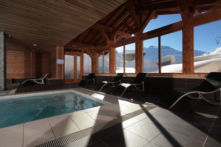 Hotel Pool