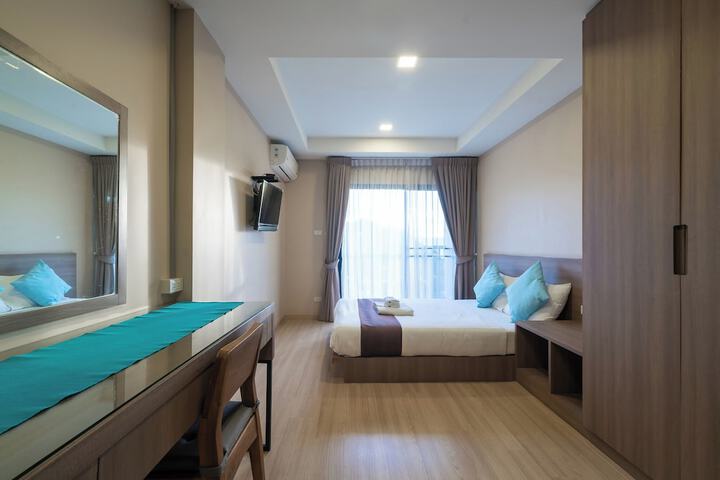 Room 6 of 12