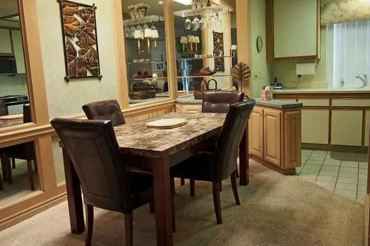 Dining 11 of 12