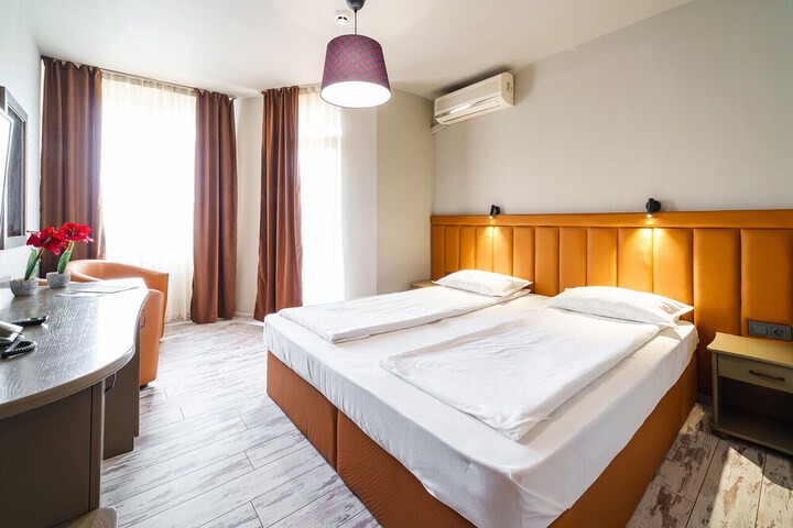 Room 12 of 34