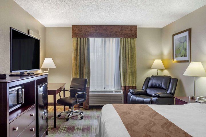 1 King Bed (9 of 17)
