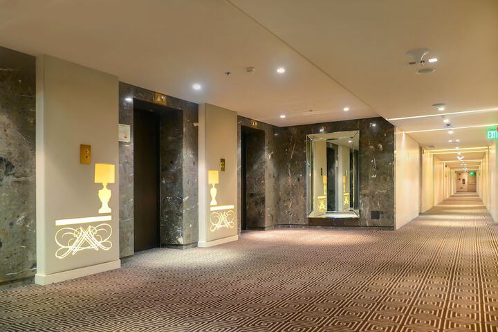 Ballroom/Hall 32 of 37