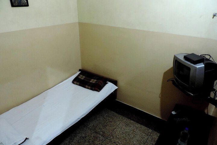 Room 7 of 16