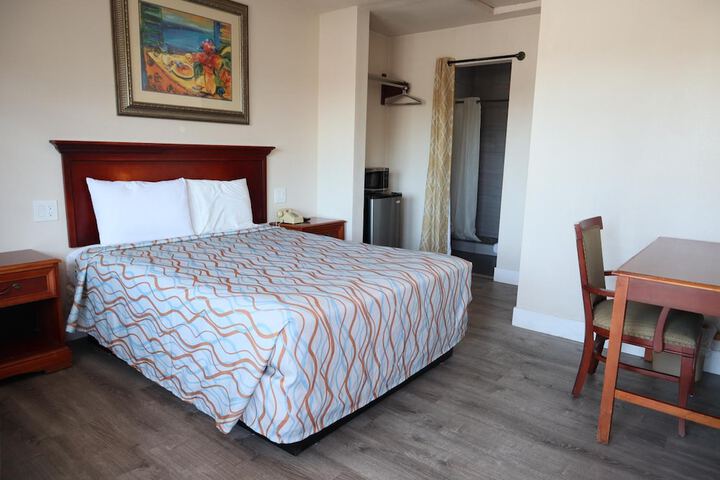 Room 11 of 20