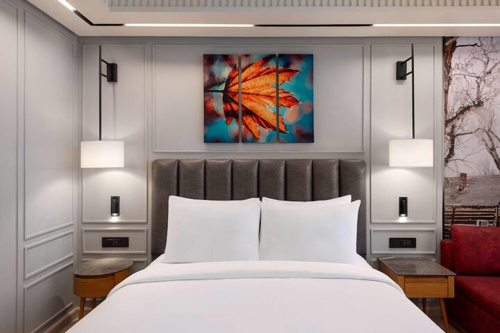 Room 32 of 69