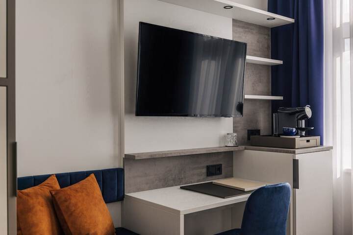 Room 11 of 123