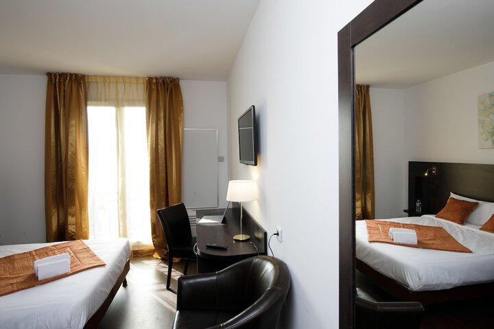 Room 4 of 27